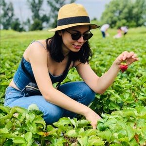 Meet your Posher, Safura